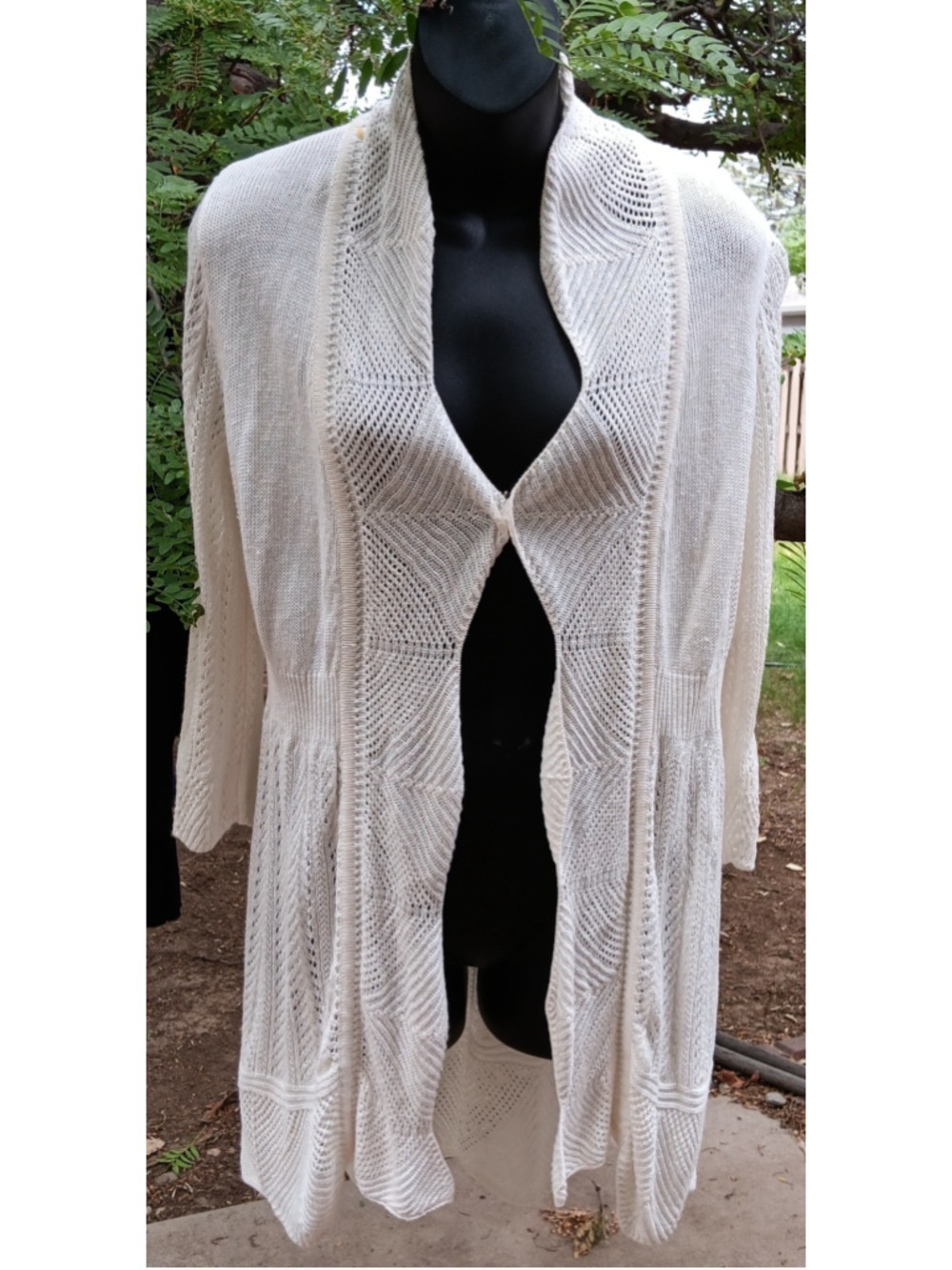 Lucy and Laurel Cream Colored Cardigan Sweater Scalloped Edges Size M